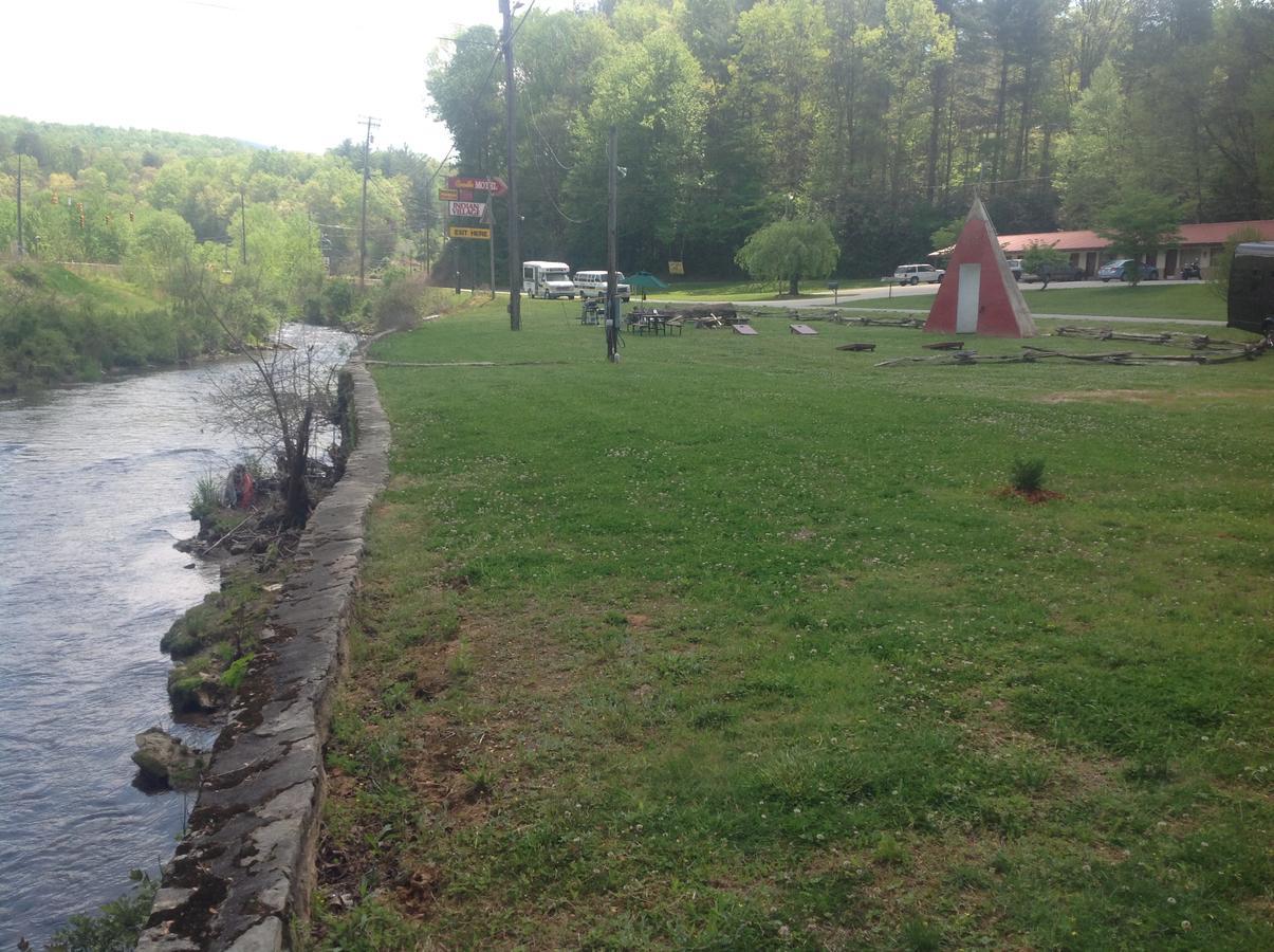 Qualla Cabins And Motel Cherokee Near Casino Whittier Dış mekan fotoğraf